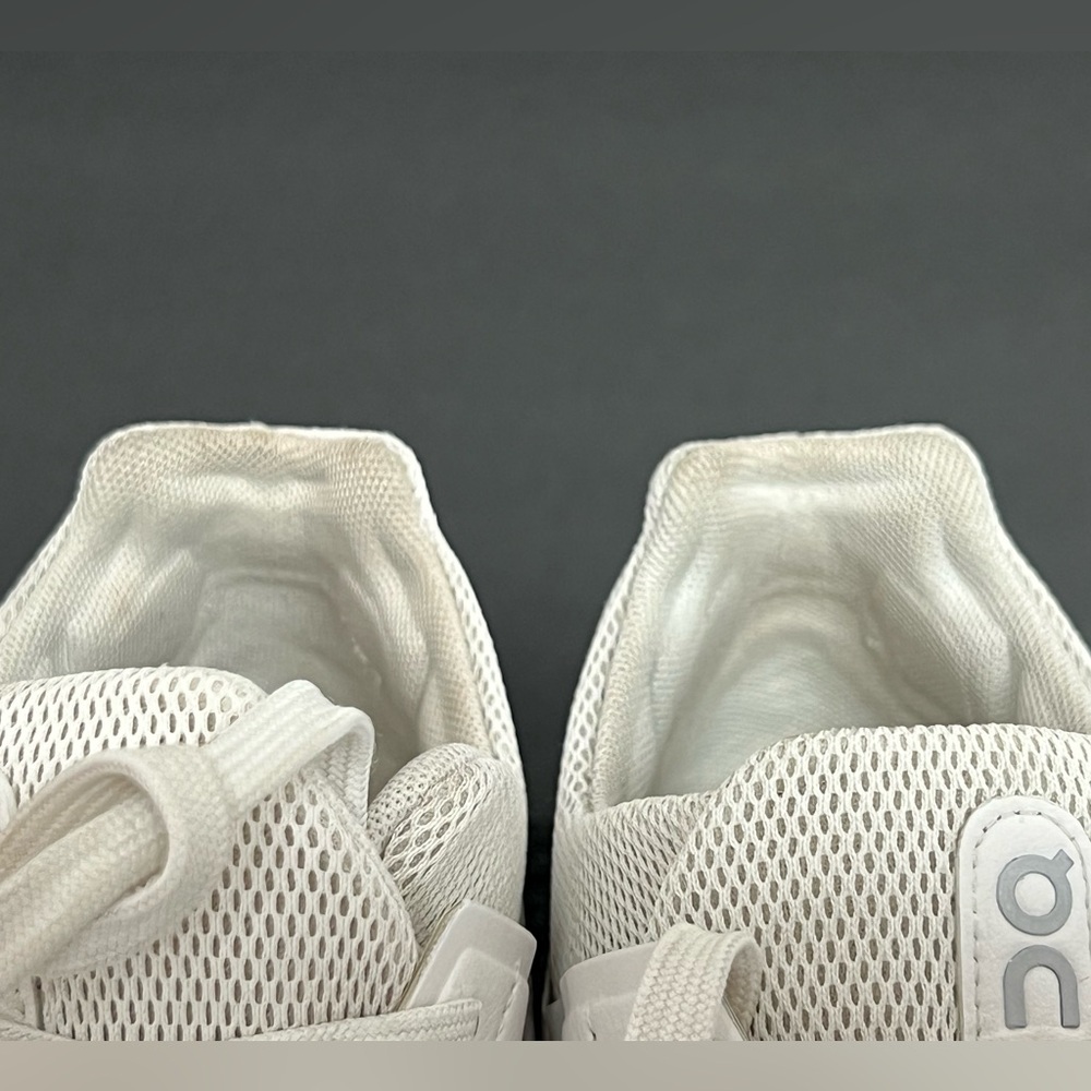 ON CLOUD The Roger Clubhouse Womens Size 10.5 Sneakers White Lace Up NICE - Picture 9 of 9